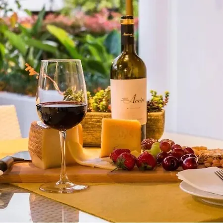 Luxury 3 Bedrooms In Royal Banus! Apartment